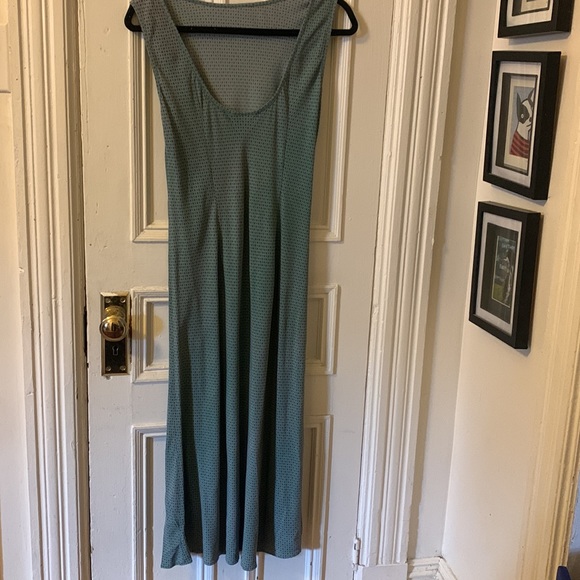 Lovely flattering crepe dress - Picture 2 of 4